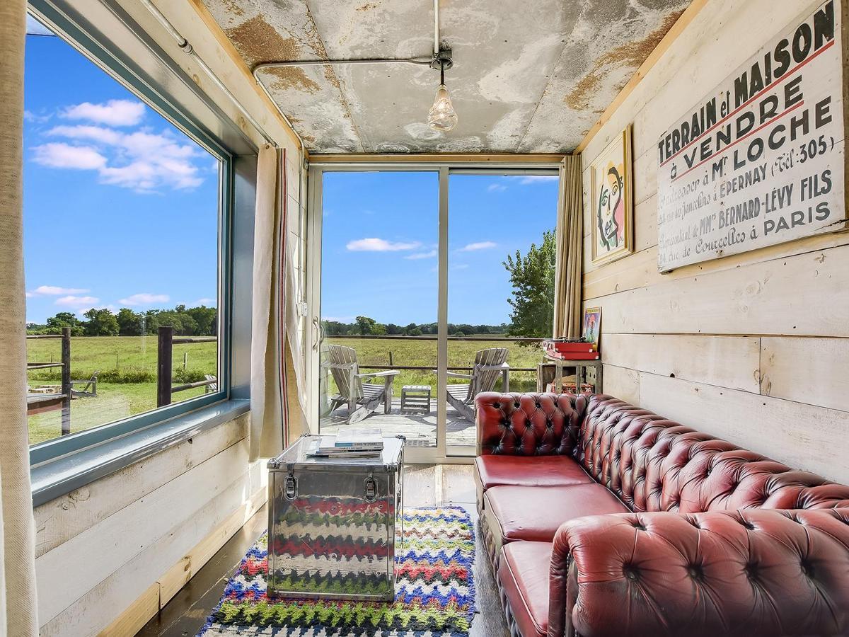 Flophouze Shipping Container Hotel Round Top 外观 照片