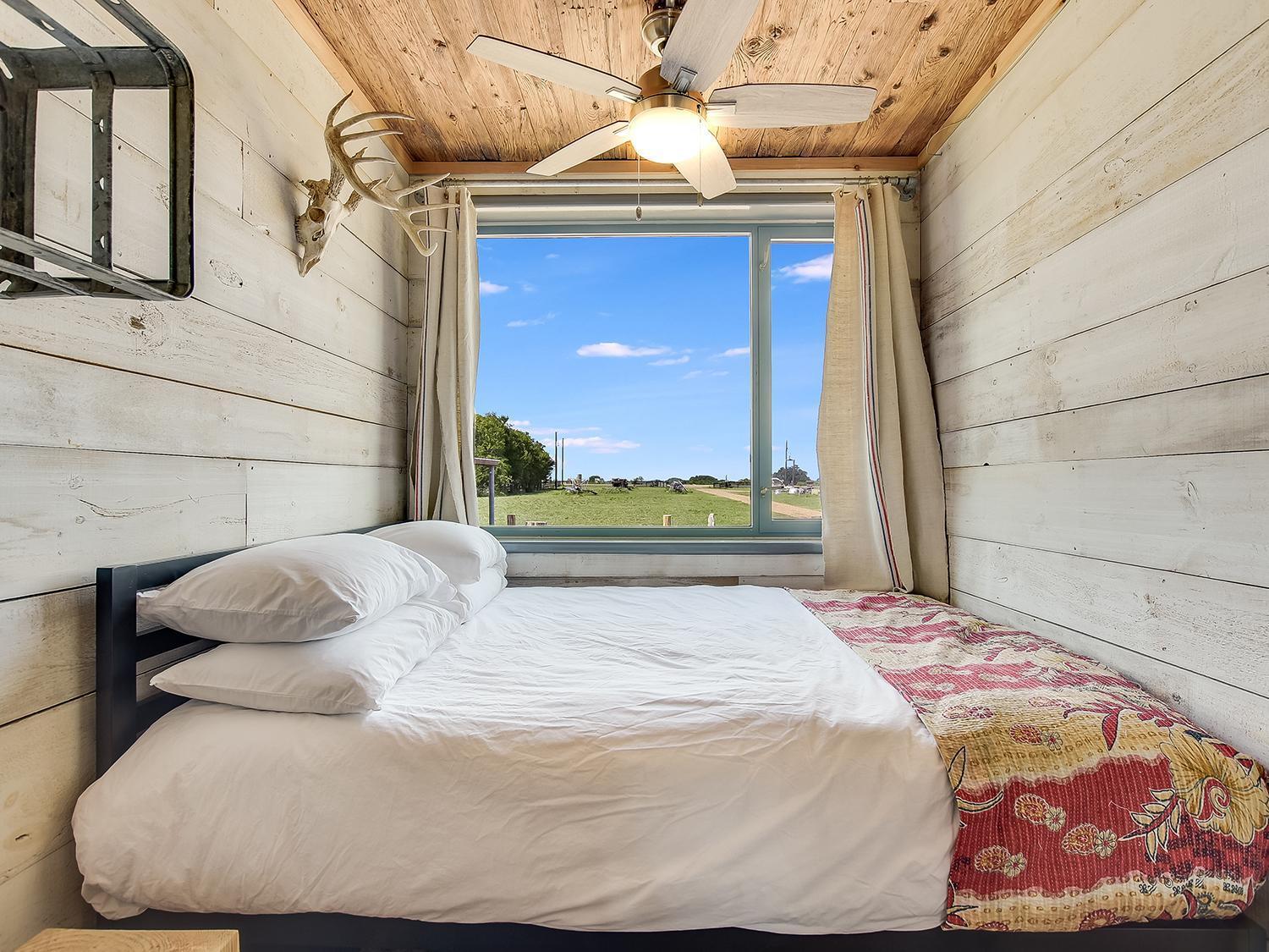Flophouze Shipping Container Hotel Round Top 客房 照片